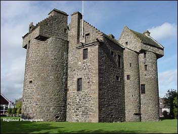 Claypotts Castle