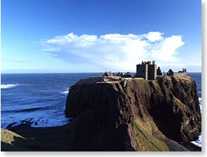 http://www.scotland-inverness.co.uk/chatelaine/dunnottar1.jpg