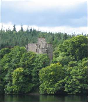 Invergarry castle photo