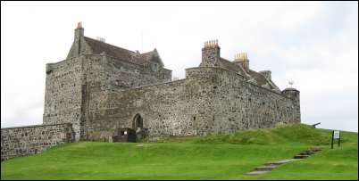 Duart castle photo