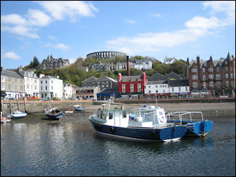 Oban harbour & Distillery